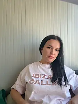 Snapshot of MeganBlueq chatting on May 8, 2026, 9:14 am MeganBlueq online show from May 8, 2026, 9:14 am
