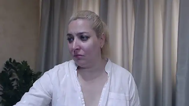 Snapshot of sweetpussy13 chatting on June 11, 2026, 5:49 am sweetpussy13 online show from June 11, 2026, 5:49 am