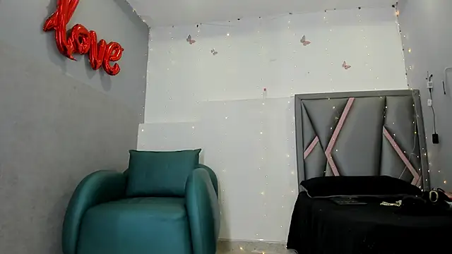 Snapshot of Esterlindez chatting on July 21, 2026, 8:33 pm Esterlindez online show from July 21, 2026, 8:33 pm