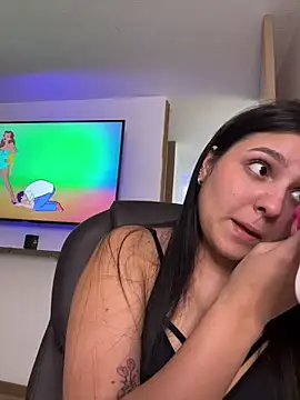 Camila sanchez25 online show from May 27, 2026, 8:06 pm