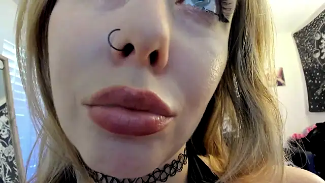 Snapshot of luna_lovelyyy chatting on July 28, 2026, 9:14 pm luna lovelyyy online show from July 28, 2026, 9:14 pm