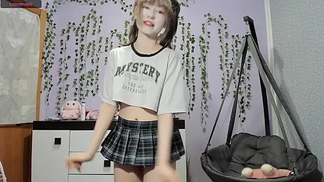 Yoonhee ki online show from May 17, 2026, 4:25 pm