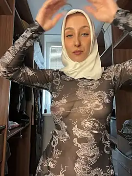 LuxBrunette  online show from May 22, 2026, 6:09 am