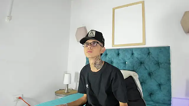 asher lux online show from July 18, 2026, 7:39 pm