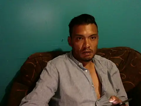 Snapshot of latinomoreno95 chatting on May 5, 2026, 12:18 am latinomoreno95 online show from May 5, 2026, 12:18 am