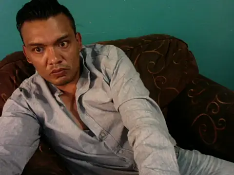 Snapshot of latinomoreno95 chatting on May 16, 2026, 9:24 pm latinomoreno95 online show from May 16, 2026, 9:24 pm