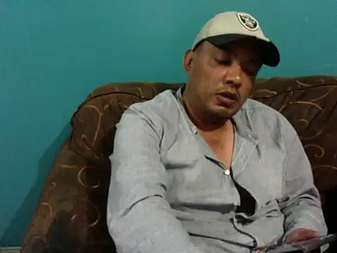 Snapshot of latinomoreno95 chatting on May 27, 2026, 5:26 am latinomoreno95 online show from May 27, 2026, 5:26 am