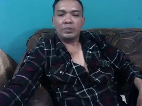 Snapshot of latinomoreno95 chatting on July 17, 2026, 12:28 am latinomoreno95 online show from July 17, 2026, 12:28 am