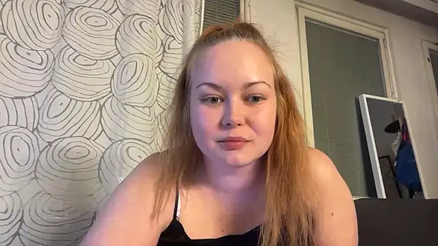 Snapshot of sweet-iina chatting on February 18, 2026, 9:33 pm sweet-iina online show from February 18, 2026, 9:33 pm