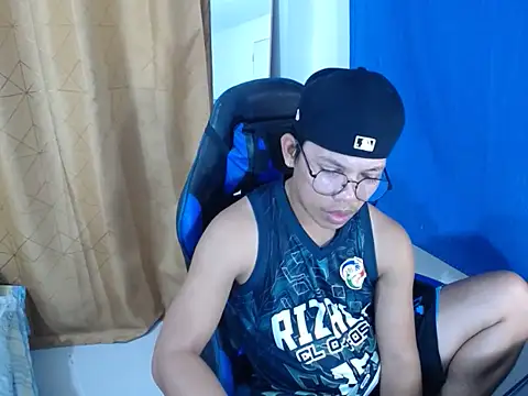 holly oreo online show from July 5, 2026, 2:46 pm