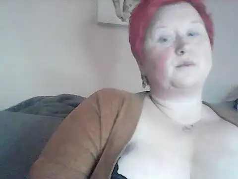 BustyRedxx online show from May 15, 2026, 9:05 am