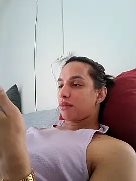 ofjuliaa online show from May 15, 2026, 5:53 pm