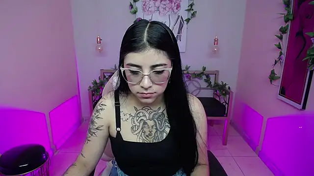 Snapshot of Adri_gomez_x chatting on July 13, 2026, 12:19 pm Adri gomez x online show from July 13, 2026, 12:19 pm