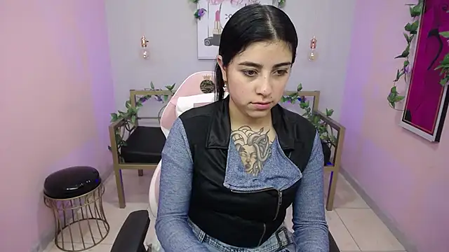 Snapshot of Adri_gomez_x chatting on July 19, 2026, 12:42 pm Adri gomez x online show from July 19, 2026, 12:42 pm