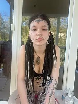 demonLamia online show from April 30, 2026, 5:08 pm