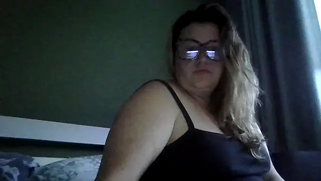 QueenCurvy Charley28 online show from June 16, 2026, 8:00 pm