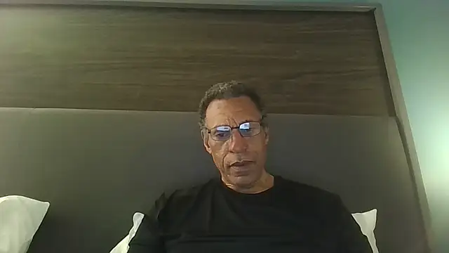 swimmer2496 online show from May 16, 2026, 6:21 am