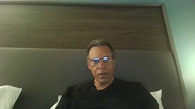 swimmer2496 online show from May 16, 2026, 6:43 am