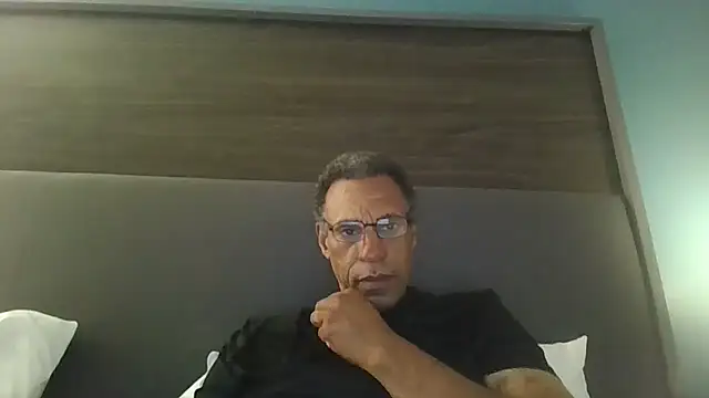 swimmer2496 online show from May 16, 2026, 7:05 am