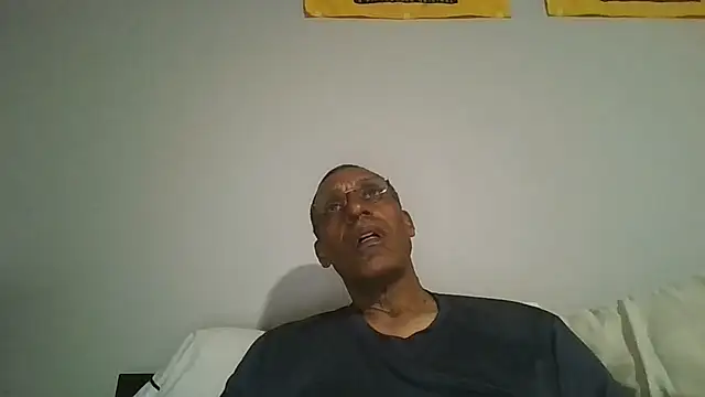 swimmer2496 online show from June 12, 2026, 5:17 am