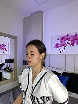 JuliaColemann online show from July 6, 2026, 11:51 am