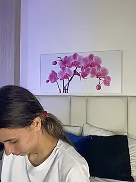 JuliaColemann online show from July 15, 2026, 12:10 pm