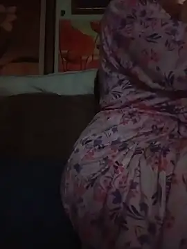 juicyjuggs13 online show from July 28, 2026, 11:39 am