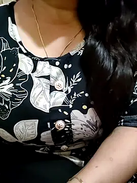 Snapshot of PARI51 chatting on July 16, 2026, 8:15 pm PARI51 online show from July 16, 2026, 8:15 pm
