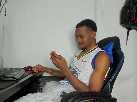 Snapshot of Kofi_exotic_2 chatting on May 15, 2026, 9:22 pm Kofi exotic 2 online show from May 15, 2026, 9:22 pm