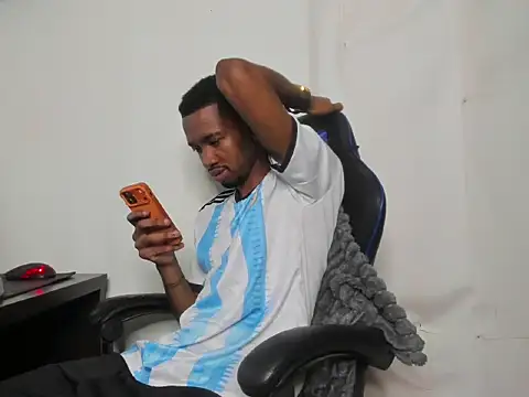 Snapshot of Kofi_exotic_2 chatting on June 7, 2026, 10:24 pm Kofi exotic 2 online show from June 7, 2026, 10:24 pm