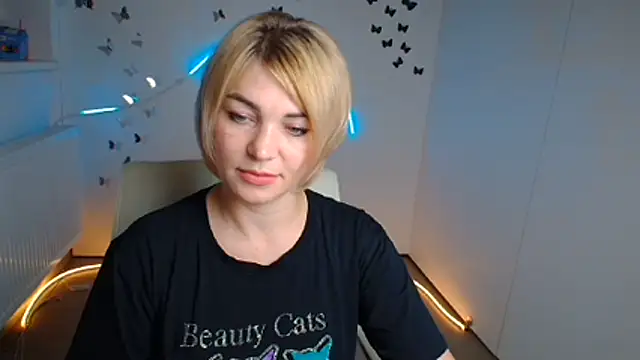 Snapshot of CuttieEmma chatting on August 6, 2026, 12:07 pm CuttieEmma online show from August 6, 2026, 12:07 pm