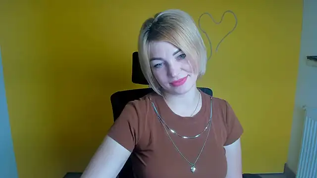 Snapshot of CuttieEmma chatting on August 8, 2026, 6:04 am CuttieEmma online show from August 8, 2026, 6:04 am