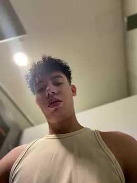 yoursexyjose online show from June 20, 2026, 6:22 pm