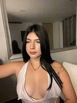 Snapshot of _HannahFox_ chatting on August 1, 2026, 12:10 am HannahFox online show from August 1, 2026, 12:10 am