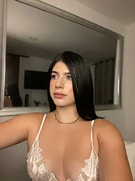 Snapshot of _HannahFox_ chatting on August 4, 2026, 11:40 pm HannahFox online show from August 4, 2026, 11:40 pm