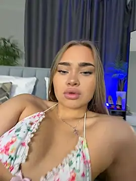 MonicaWestt online show from May 8, 2026, 7:36 am