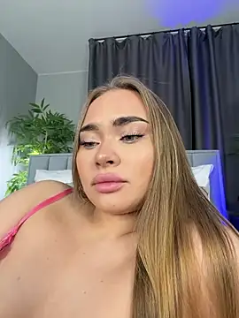 MonicaWestt online show from May 15, 2026, 7:04 am