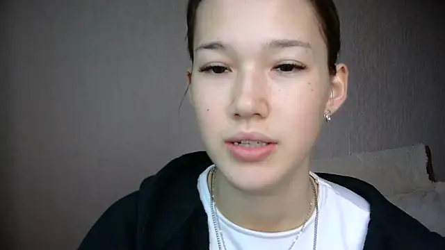 lilXdomiii online show from May 23, 2026, 4:18 am