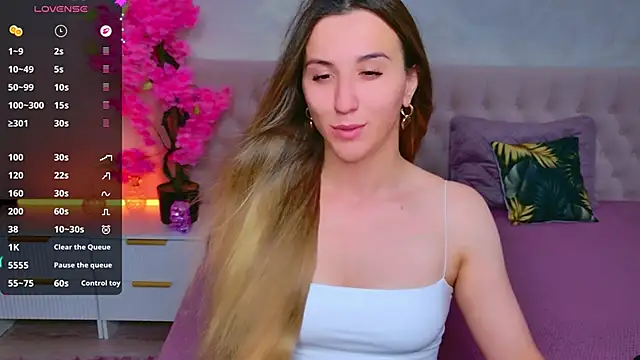 JasminUqueen online show from June 17, 2026, 1:08 am
