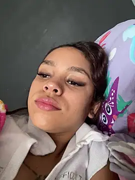 Snapshot of CarolineFyre chatting on April 17, 2026, 12:08 pm CarolineFyre online show from April 17, 2026, 12:08 pm