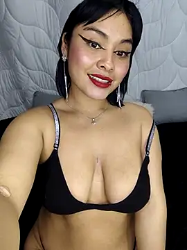 zoe love18 online show from April 14, 2026, 4:13 pm