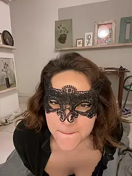 honeymuse online show from July 4, 2026, 12:39 am