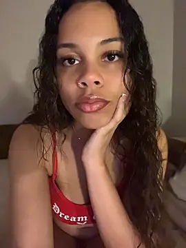 Snapshot of Petite_Baddie chatting on June 15, 2026, 4:47 am Petite Baddie online show from June 15, 2026, 4:47 am