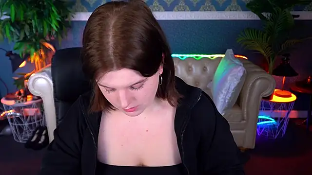 Snapshot of KristiFoxy chatting on April 18, 2026, 12:53 pm KristiFoxy online show from April 18, 2026, 12:53 pm