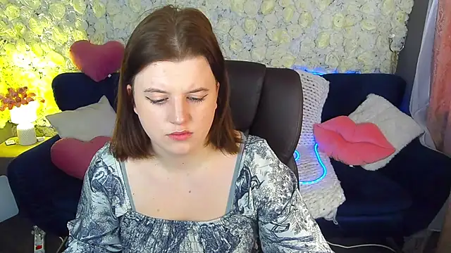 Snapshot of KristiFoxy chatting on April 27, 2026, 5:27 am KristiFoxy online show from April 27, 2026, 5:27 am