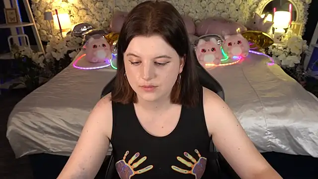 Snapshot of KristiFoxy chatting on May 12, 2026, 6:38 pm KristiFoxy online show from May 12, 2026, 6:38 pm