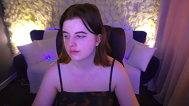 Snapshot of KristiFoxy chatting on May 15, 2026, 12:23 pm KristiFoxy online show from May 15, 2026, 12:23 pm