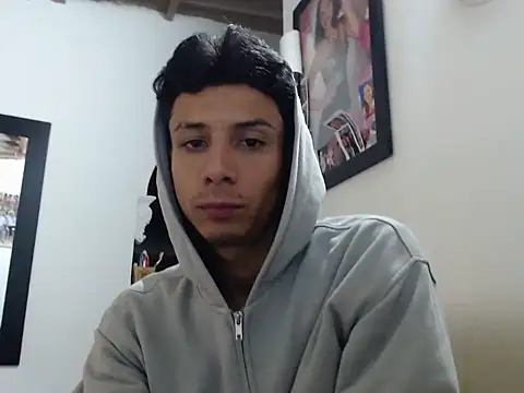 Snapshot of waner_thom chatting on February 7, 2026, 10:13 pm waner thom online show from February 7, 2026, 10:13 pm