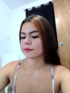 Snapshot of EmiNavarro chatting on July 10, 2026, 12:15 am EmiNavarro online show from July 10, 2026, 12:15 am