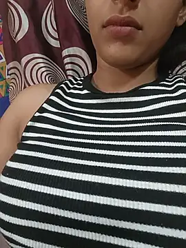 komalsharma99 online show from May 17, 2026, 5:16 am